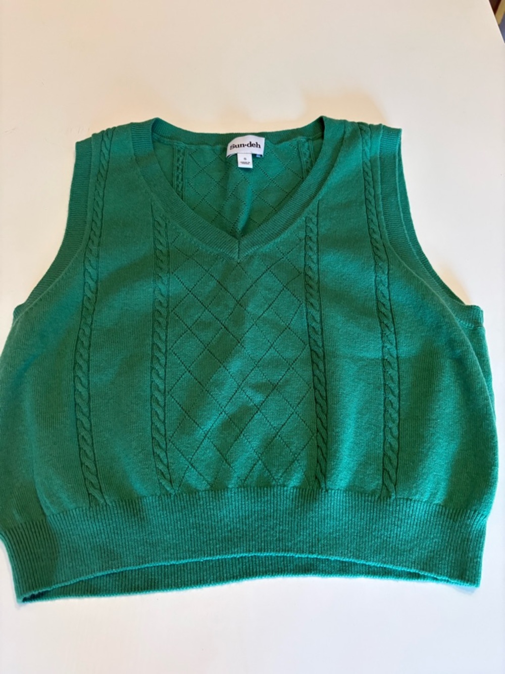 Aritzia Sunday Best Green Cropped QUINN‎ SWEATER VEST Size Small